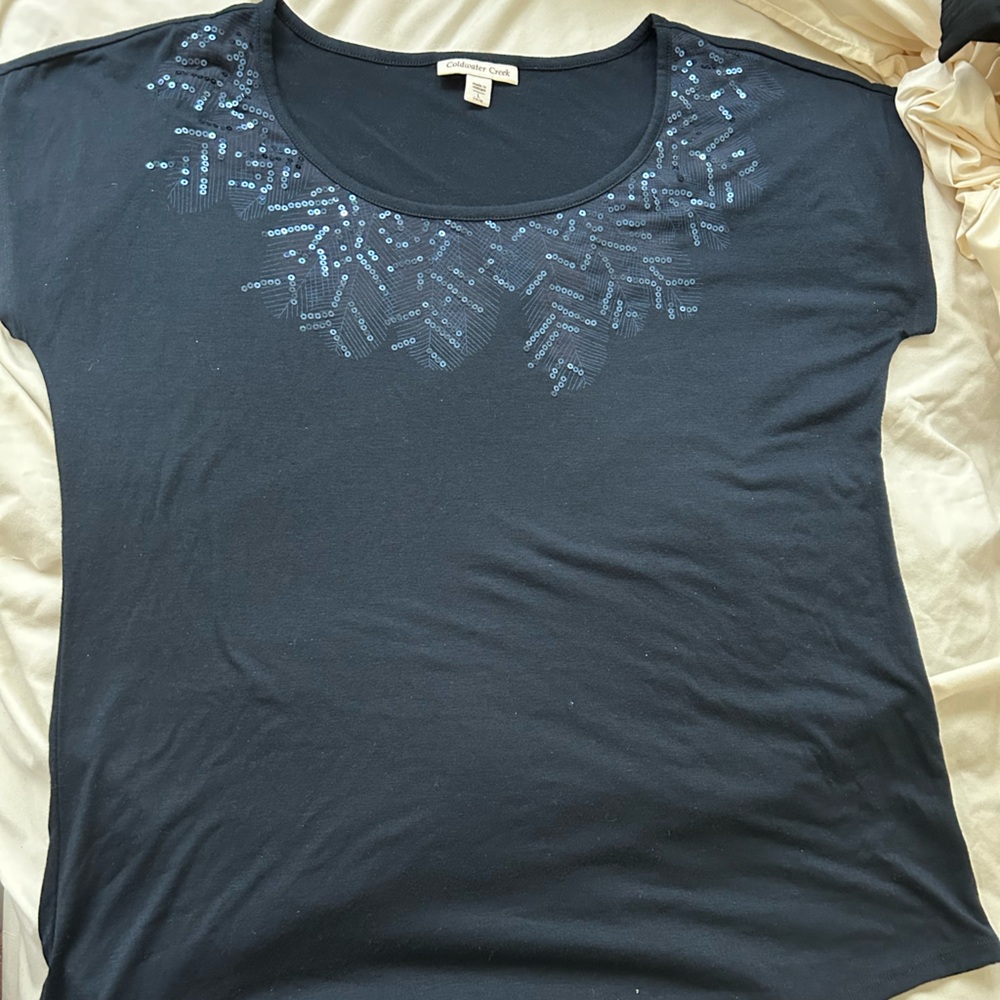 Dark navy very soft t-shirt with sequins